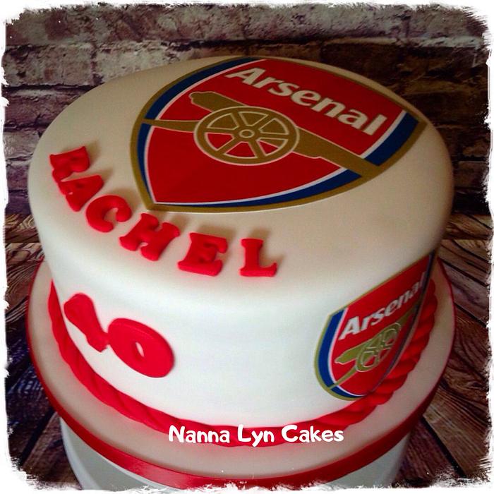 Arsenal Fans cake - Decorated Cake by Nanna Lyn Cakes - CakesDecor