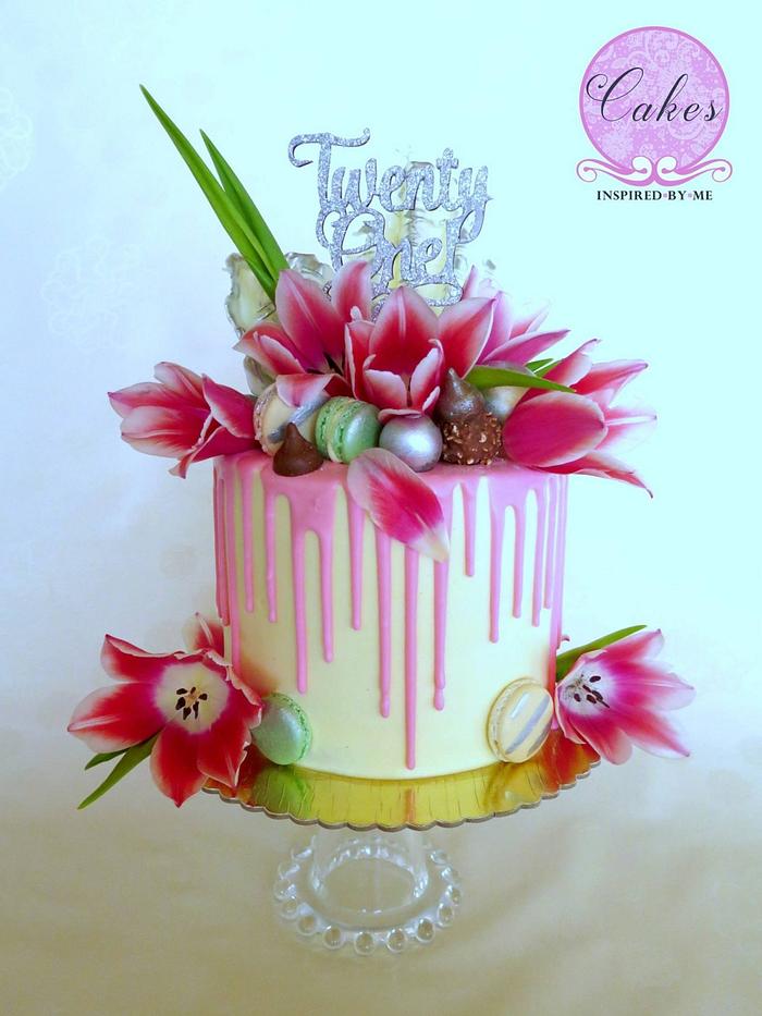 Pink tulips drip cake