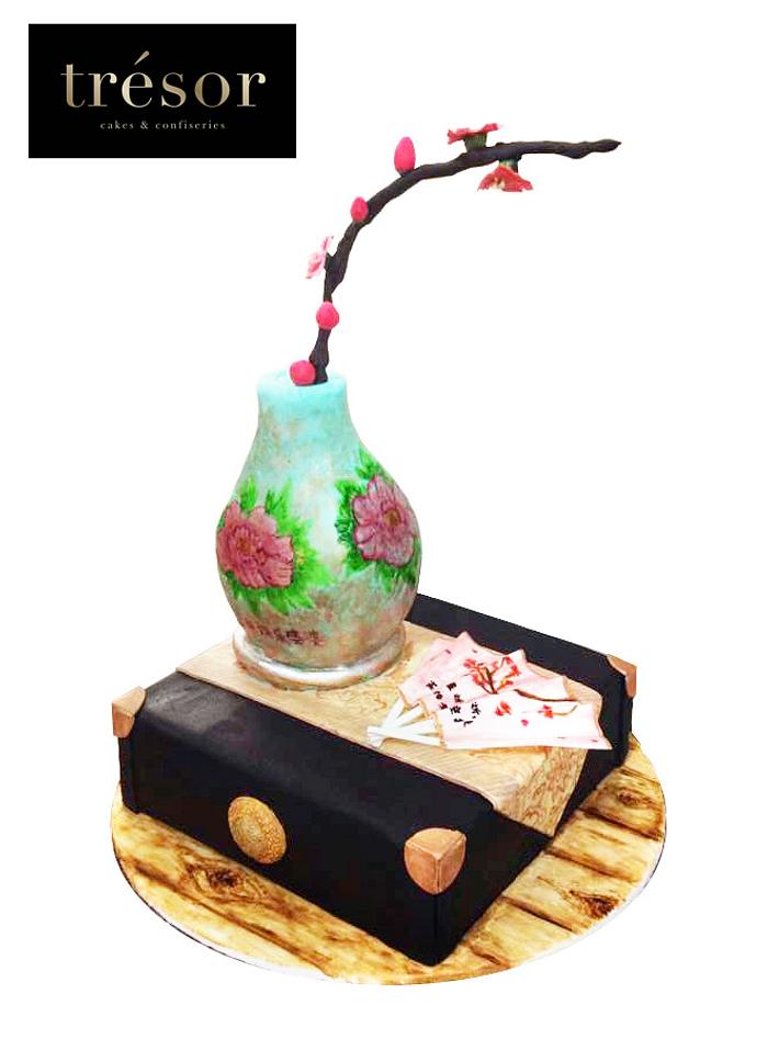 Vintage Chinese Vase Cake