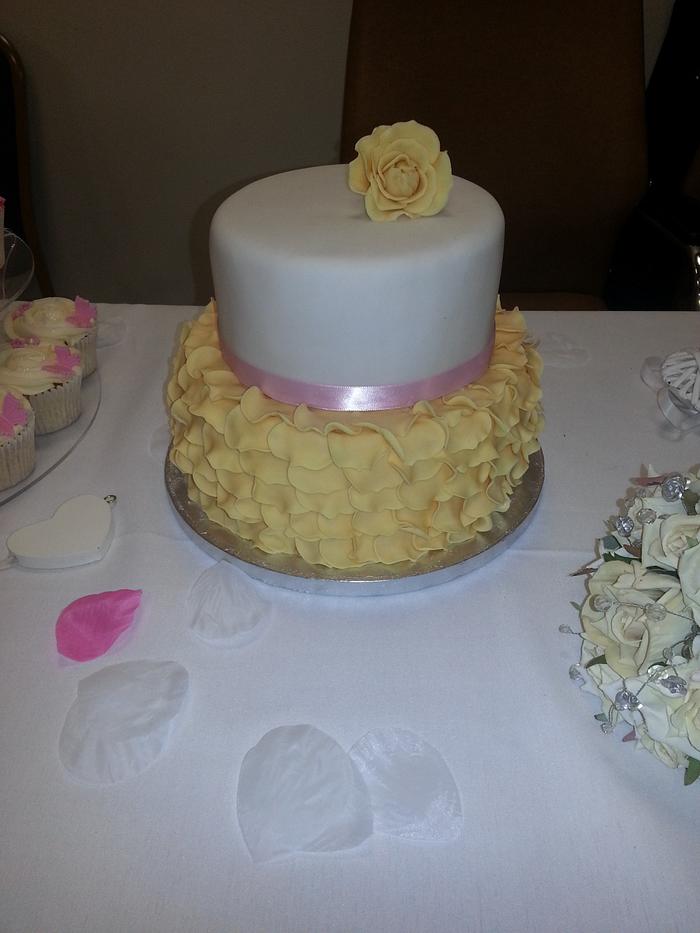  petals wedding cake 