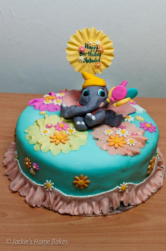 Dumbo Daisy Cake