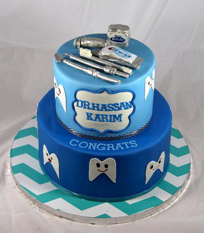 Dental graduation cake 💙🤍 | Dental cake, Graduation cakes, Graduation  party cake