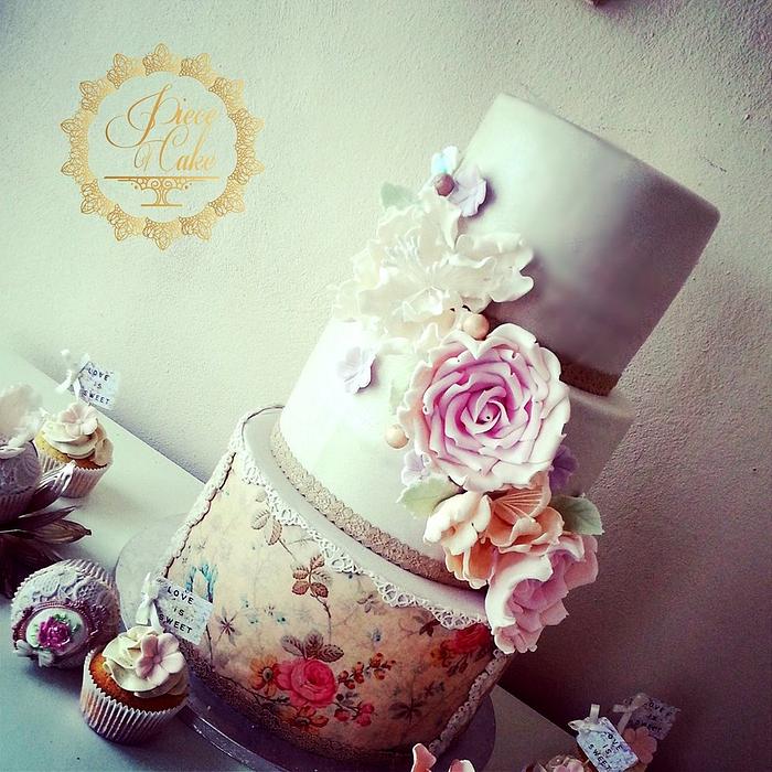 taupe weddingcake with sugarfowers!