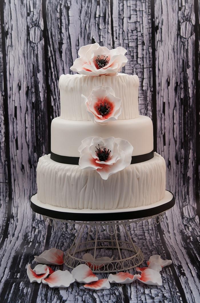 Poppy wedding cake 
