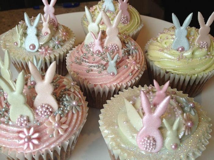 Bunny Bobtail Easter Cupcakes