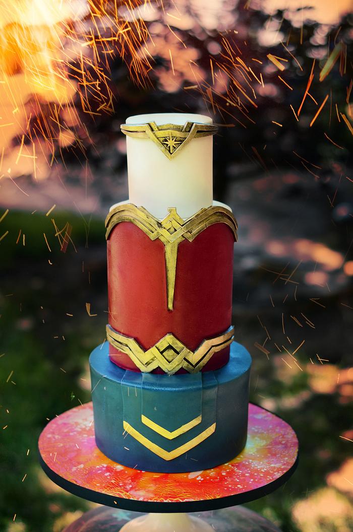 Wonder Woman Tiara Cake 