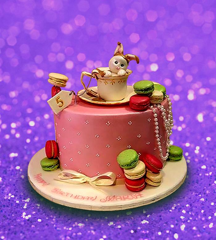 Cute cake with macaroons