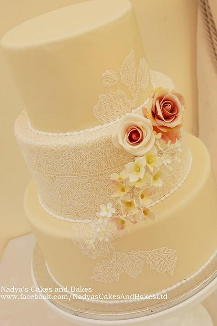 vintagey cake with lace and flowers