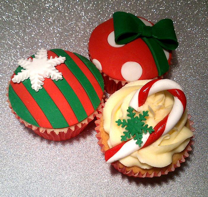 Contemporary Christmas Cupcakes