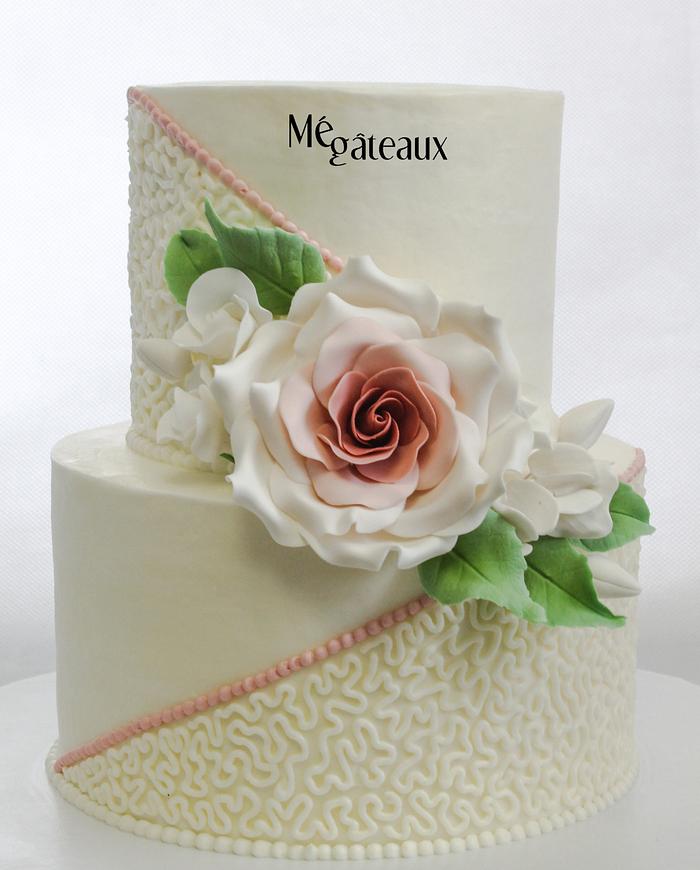 Little and classic wedding cake