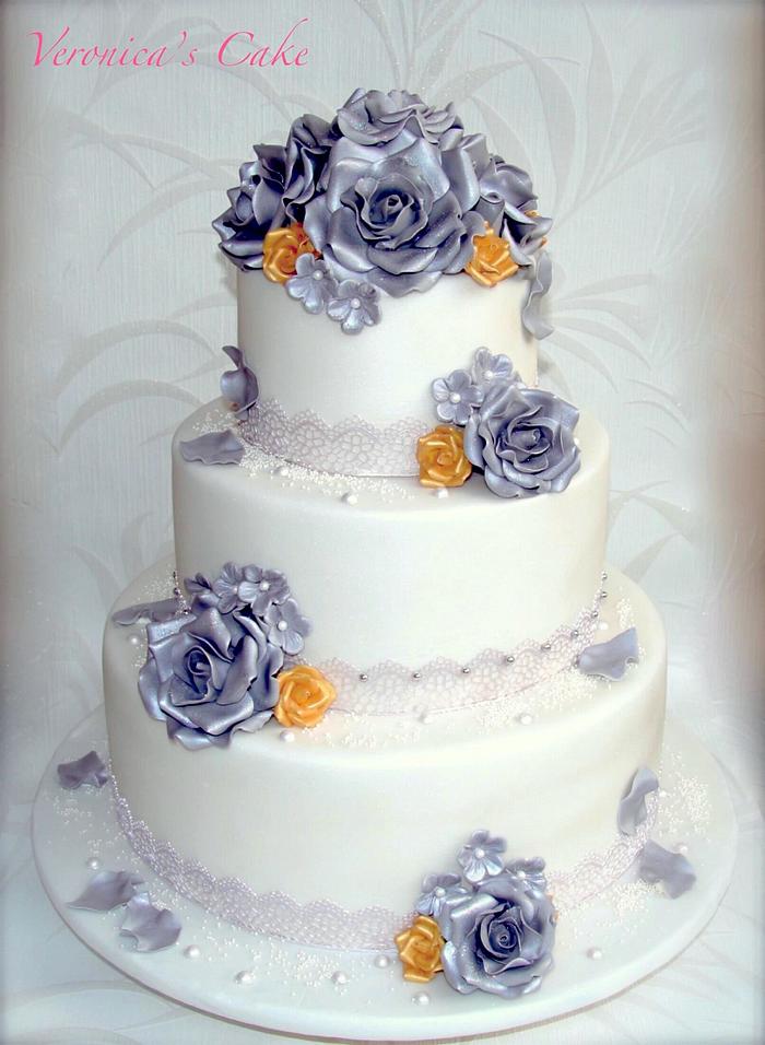 Silver rose wedding cake