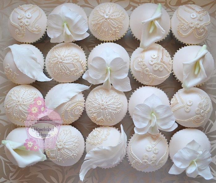 1920's-inspired wedding cake & cupcakes
