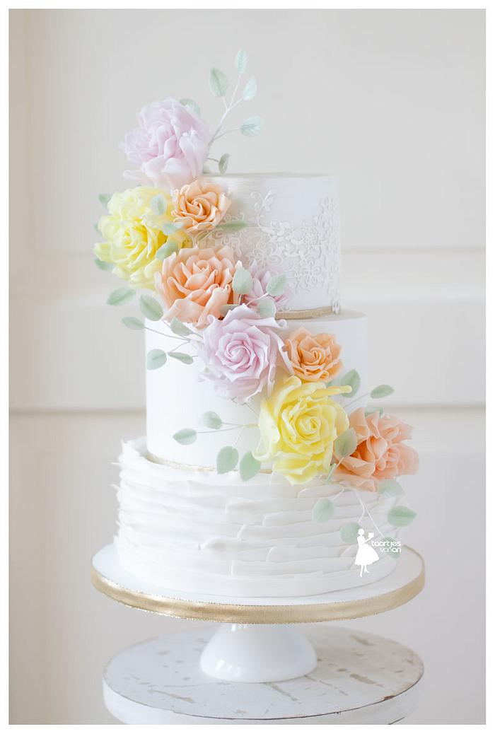 Pastel roses weddingcake