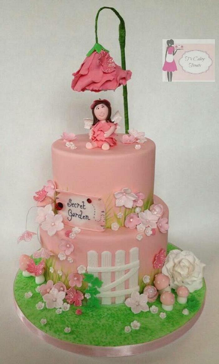 My cake collaboration peice for "pretty in pink for yasmine"