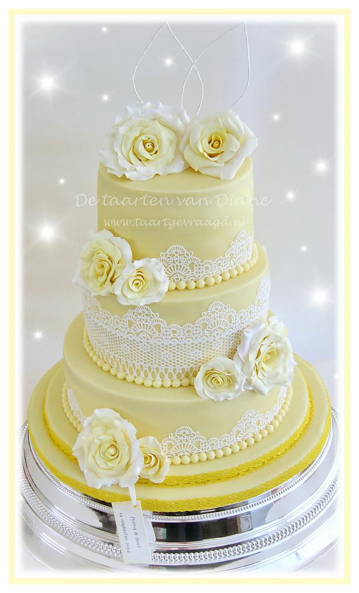 Yellow rose cake