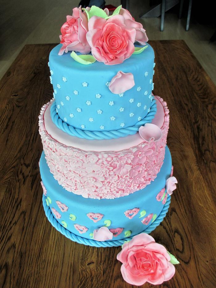 Bridal cake, roses