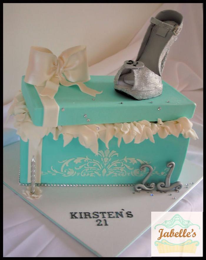 Heels, bling and cake!!!