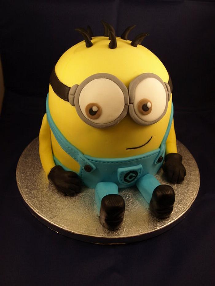 Despicable Me: Minion Cake