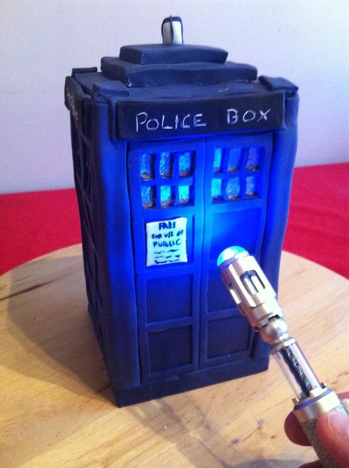 Doctor who TARDIS cake