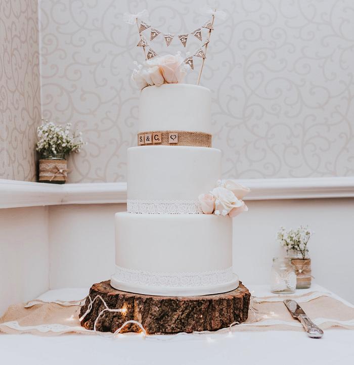 Natural rose and lace wedding cake