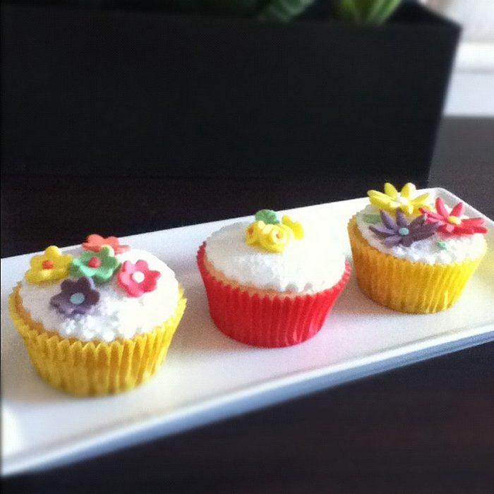 flowers cupcakes