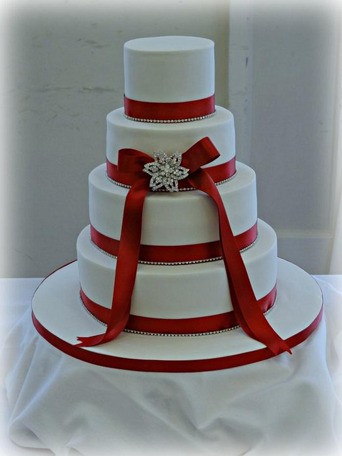 Claret wedding cake 