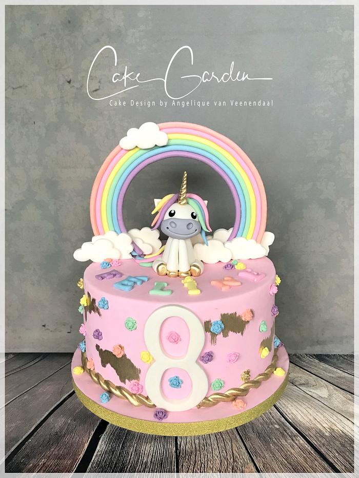 Unicorncake with a touch of gold