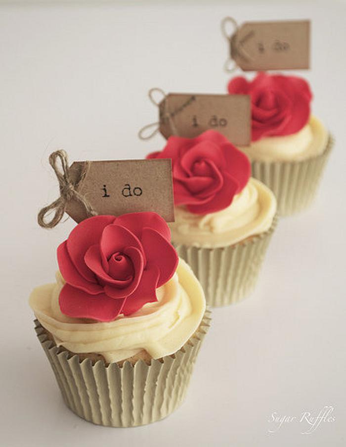 Red Rose 'I do' Cupcakes
