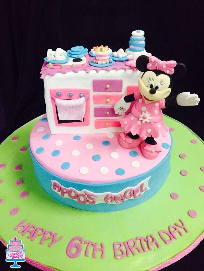 Mini mouse kitchen cake