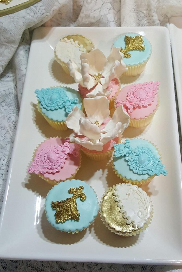 Cupcakes to match cakes 