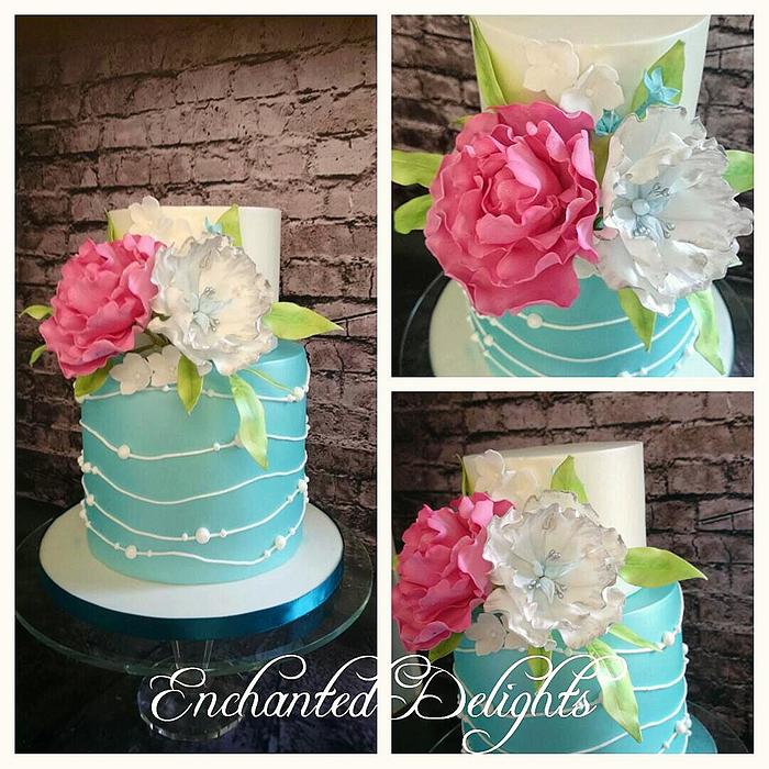 Vibrant luster wedding cake 