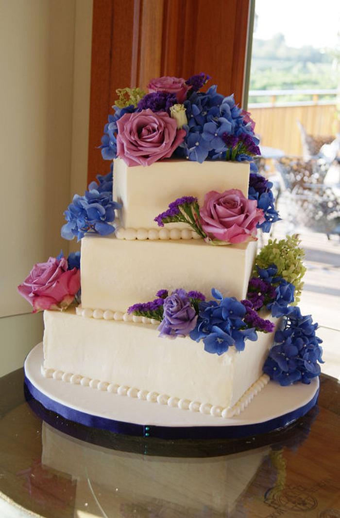 Twisted squares wedding cake