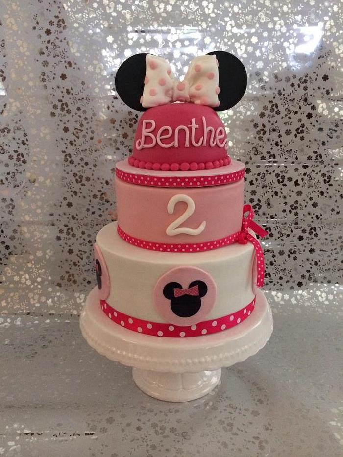 Pink Minnie Mouse cake