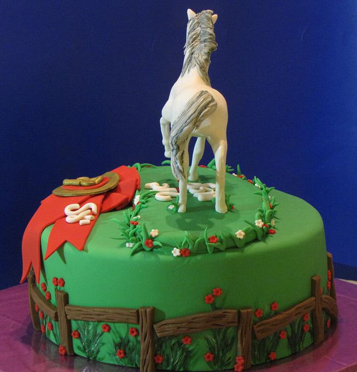 Handsculpted fondant horse cake - Decorated Cake by yael - CakesDecor