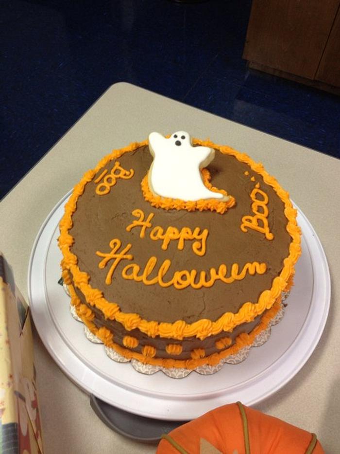 Halloween cake with cookie