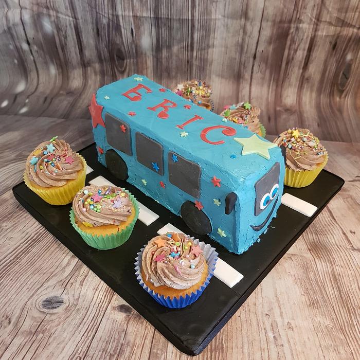 Blue Star Bus - Decorated Cake by Kelly Hallett - CakesDecor