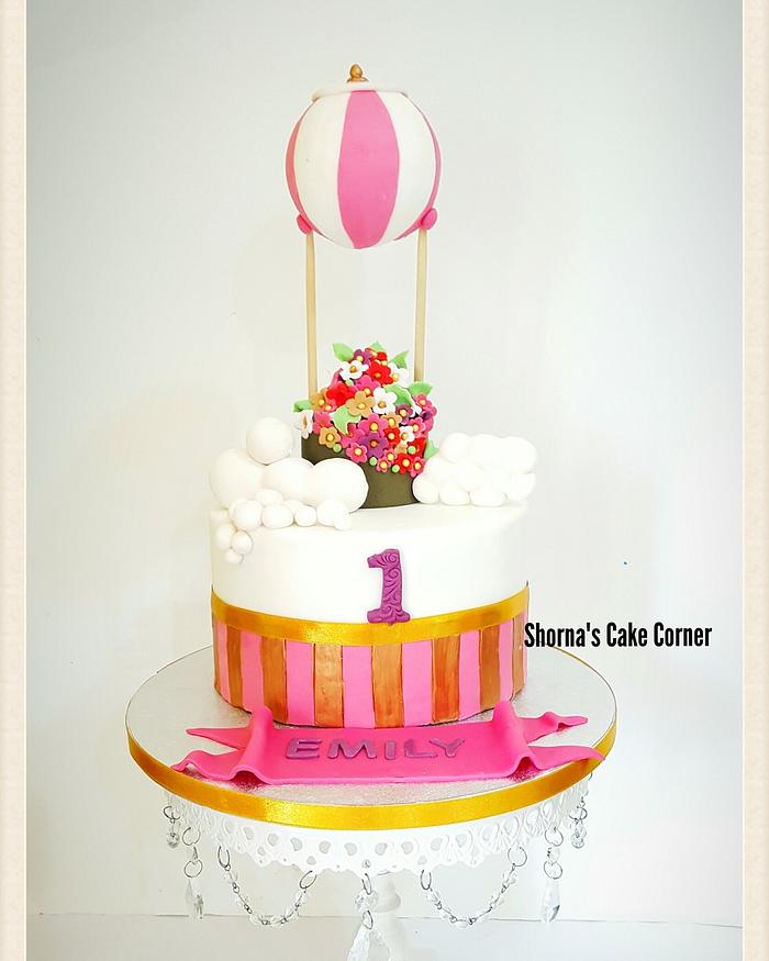 Hot air balloon themed cake 