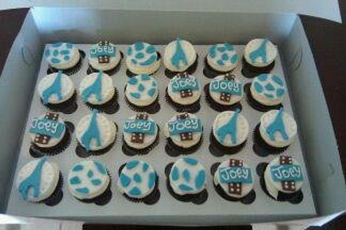 Cupcakes to welcome a baby boy..