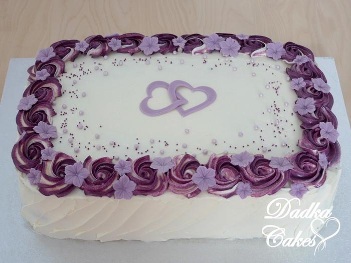 Creamy wedding cake