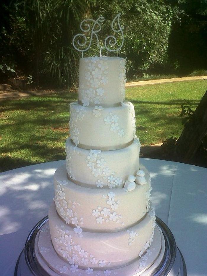 5 tier ivory wedding cake