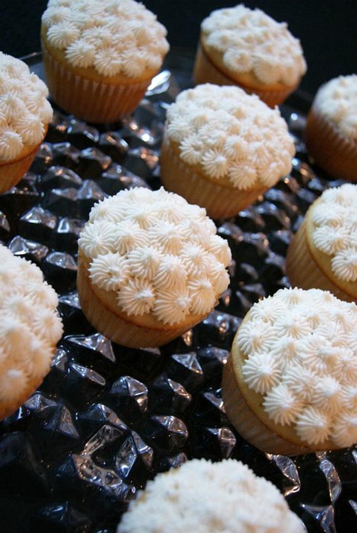 Vanilla cupcakes with vanilla bean icing