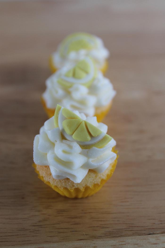 Mini Cup cakes - tutorial for the toppers!