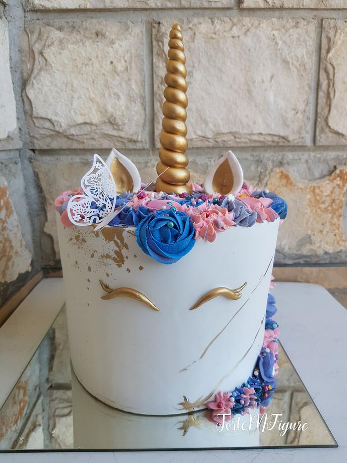 Unicorn fondant cake