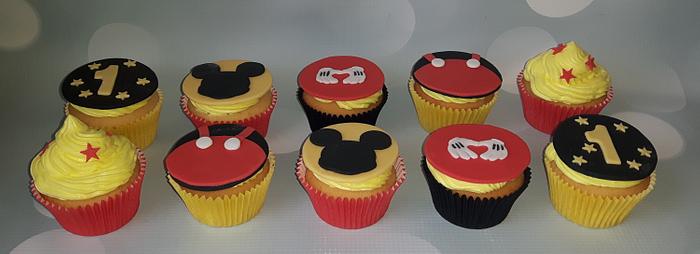 Mickey Mouse cupcakes.
