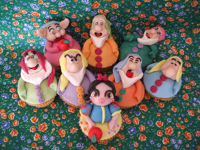 Snow White and the seven Dwarfs cupcakes