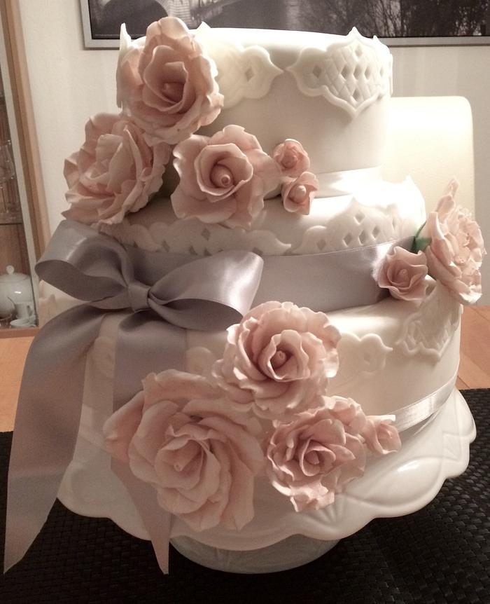 Simple wedding flower cake 