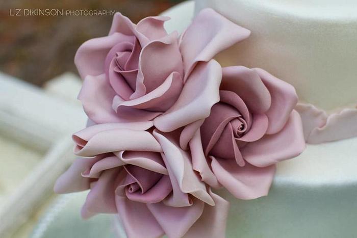 Large Mauve Sugar Roses (on a chic and simple cake)