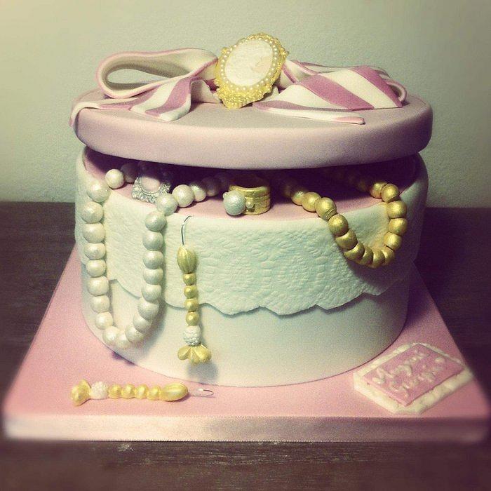 Vintage Jewels cake