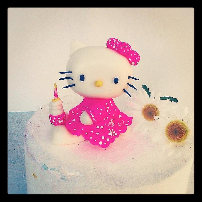 Hello Kitty sugar topper