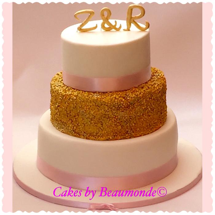 Wedding cake 'white and gold with a touch of pink', part #1